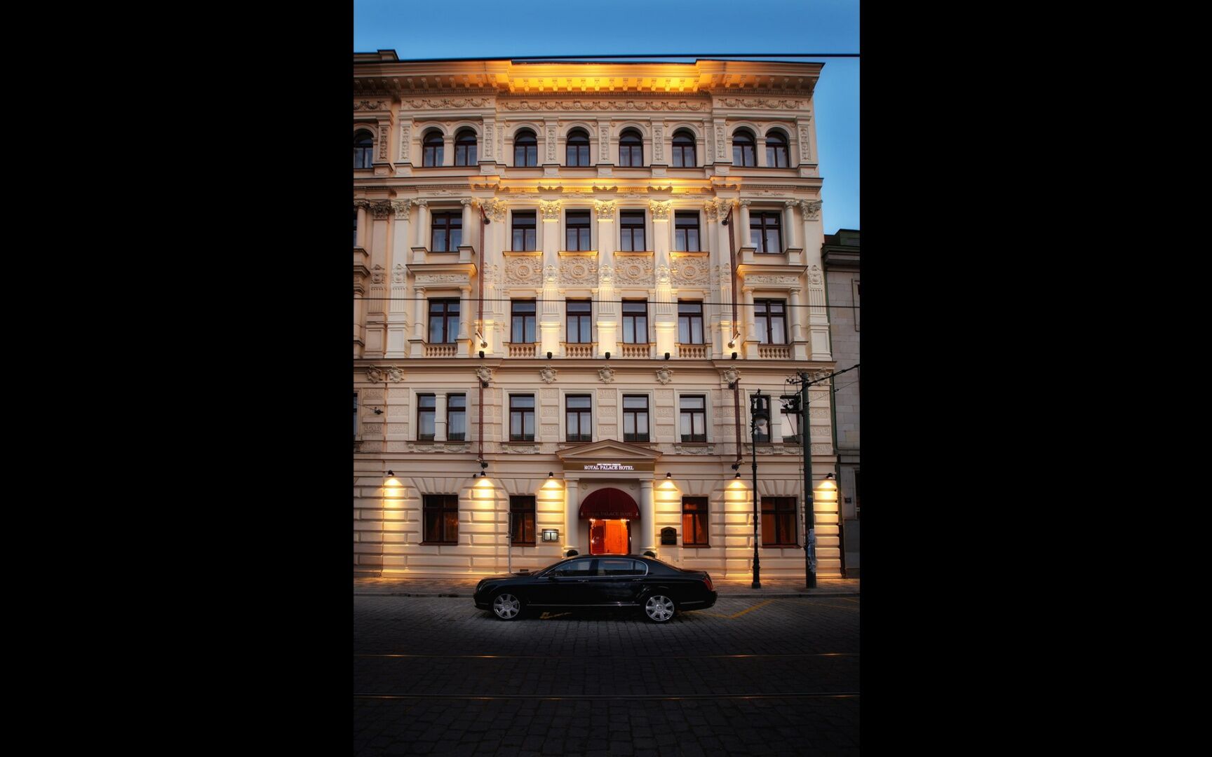 Luxury Family Hotel Royal Palace Praha Bagian luar foto